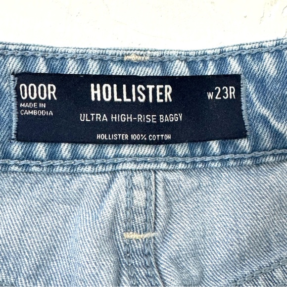 Hollister Ultra High-Rise Baggy Jeans - Picture 3 of 9